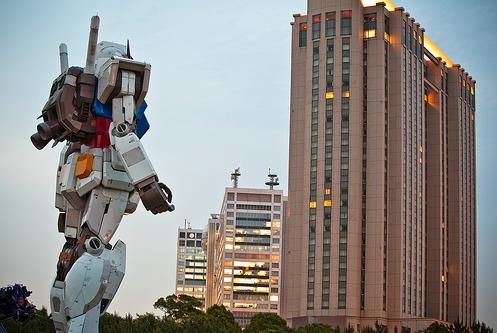 RX-78-2 Gundam VS Hotel!